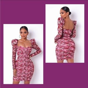 Beautiful Floral Mini dress. This dress will have you snatched!